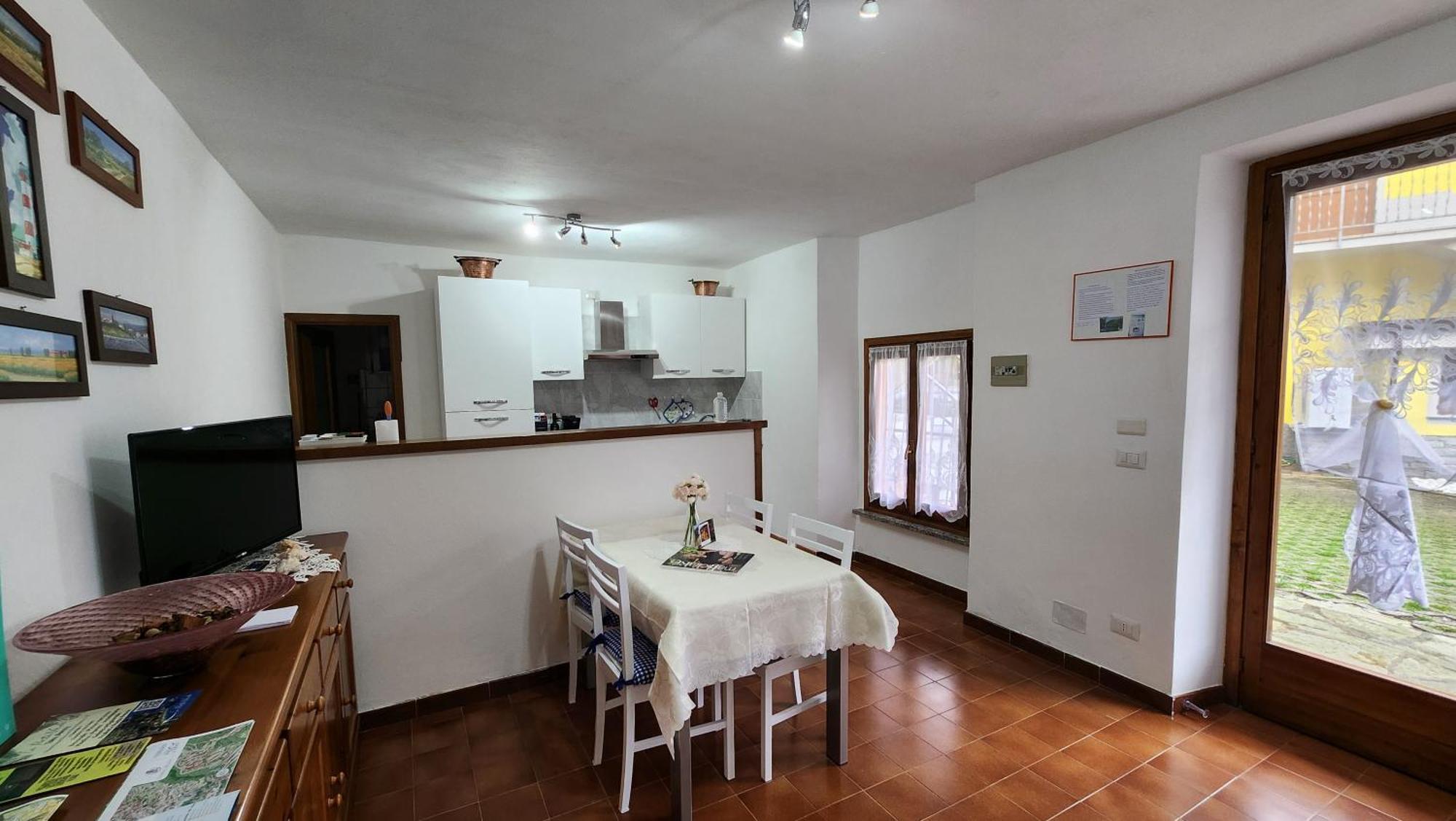 Laura'S Cottage With Lake View, Detached, 5 Kilometers From Varenna Lierna Habitación foto