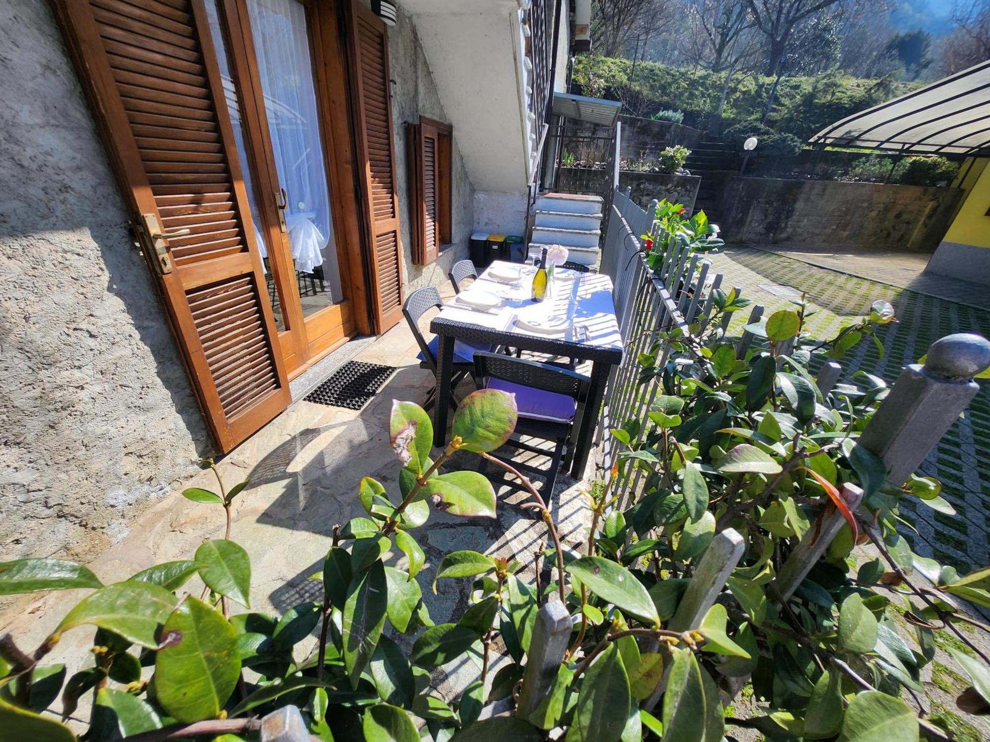 Laura'S Cottage With Lake View, Detached, 5 Kilometers From Varenna Lierna Exterior foto